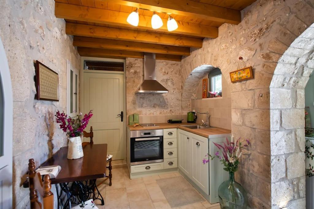Вілла La Casa Di Bella A Tradional Stone House With Barbecue Karia  Екстер'єр фото